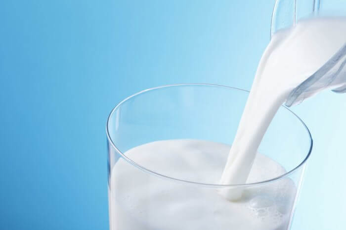 カゼインプロテインの原料であるカゼインが含まれる牛乳