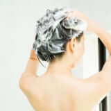 正しいシャンプーのやり方・洗い方は？肌荒れを防いで健康できれいな髪・頭皮に！