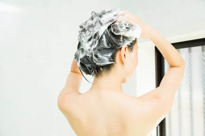 正しいシャンプーのやり方・洗い方は？肌荒れを防いで健康できれいな髪・頭皮に！