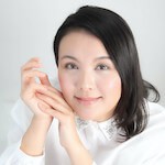 喋れる美容家 / メーキャップアーティスト / メイク講師 / 通販プレゼンター|佐藤 暁子の顔写真